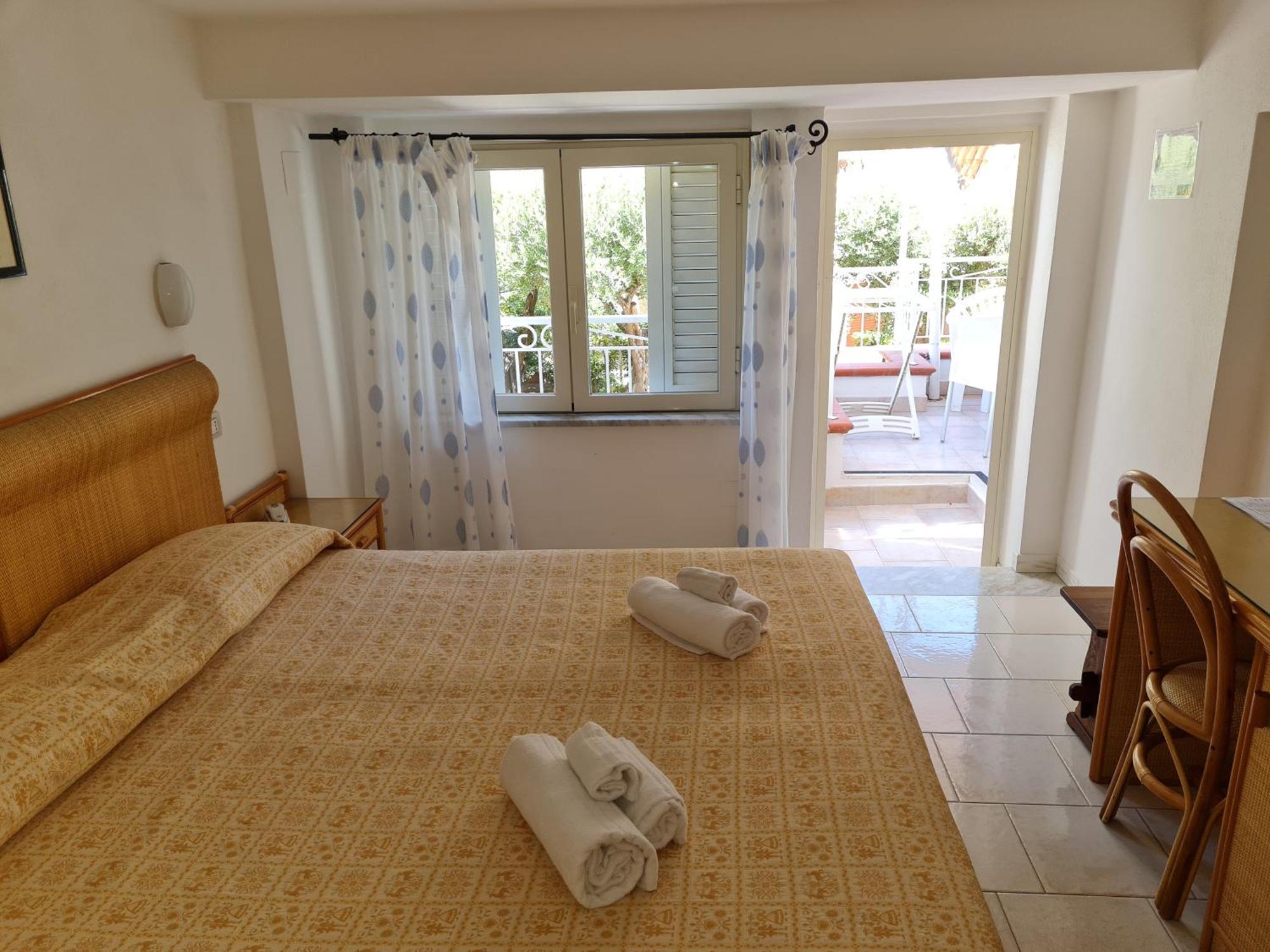 Le Roccette Mare Beach Hotel & Restaurant Tropea Exterior photo